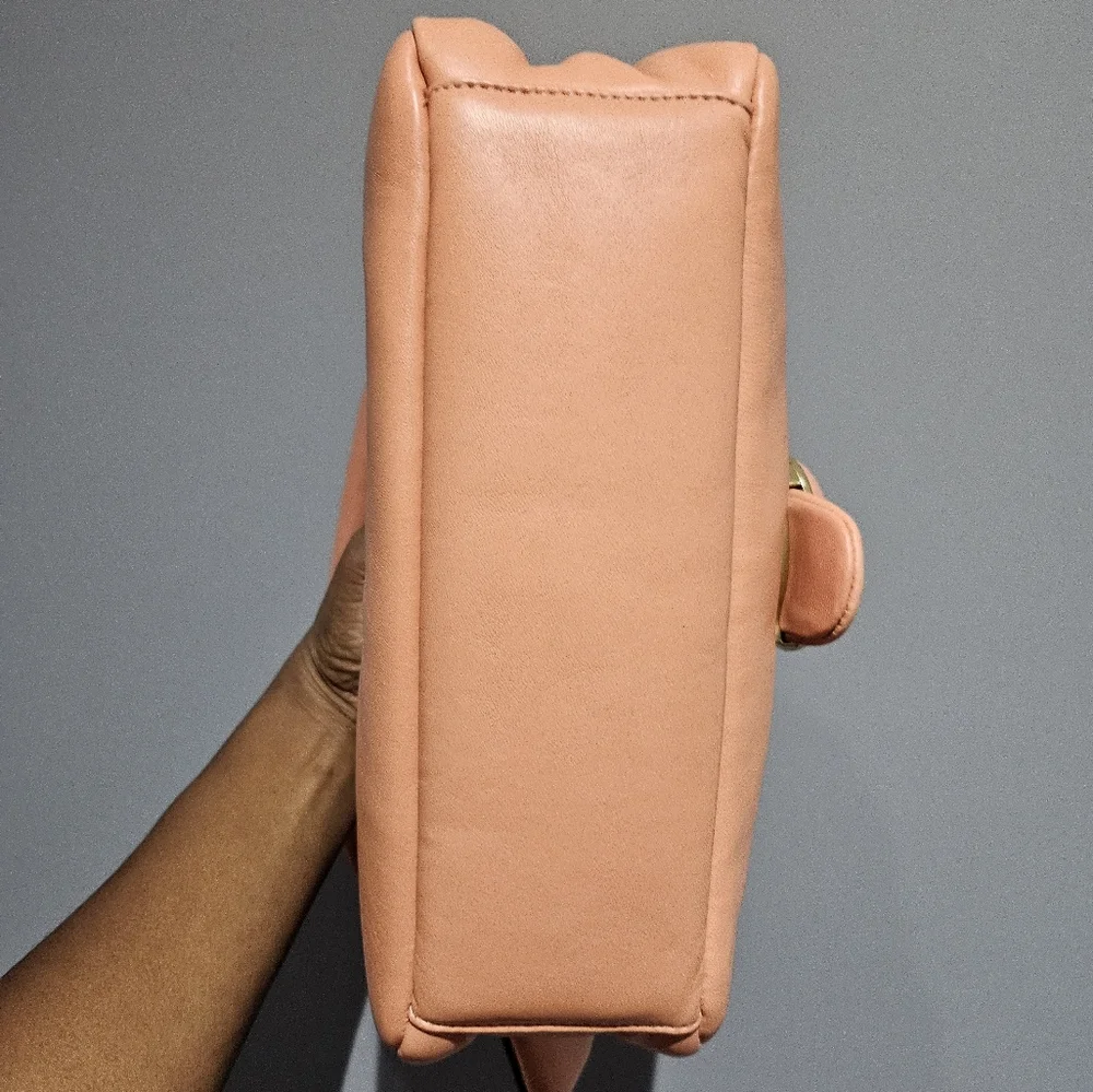 Coach pillow tabby 26 light coral - Picture 2 of 5